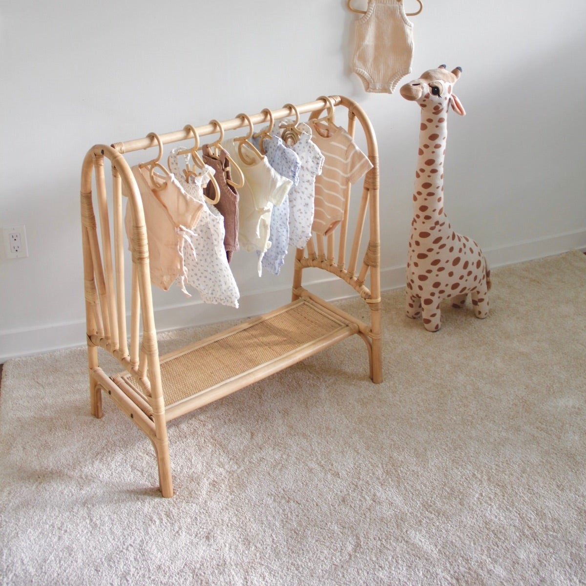Декоративные маленькие вешалки – обзор и цена Baby Clothing Hanging Rack